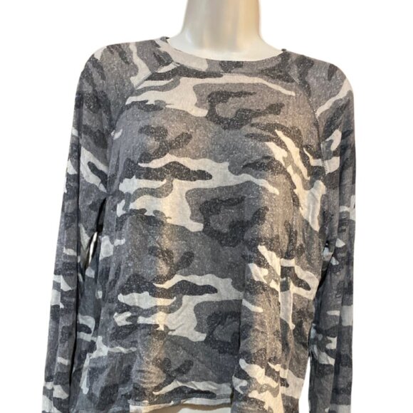 SO Sweaters - SO Lighweight and Cozy Gray Camo Long Sleeve Top - Size M